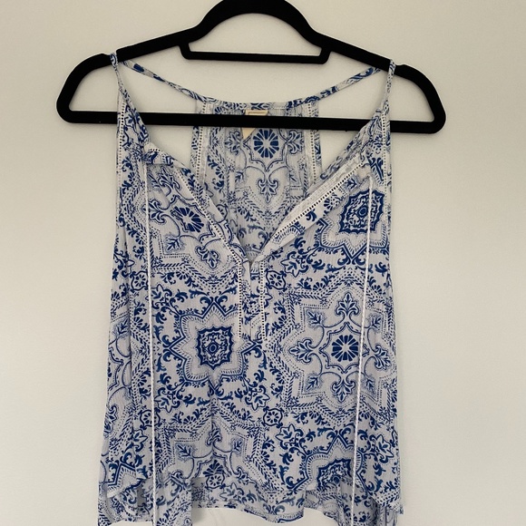 Cute blue and white tank top - Picture 1 of 3